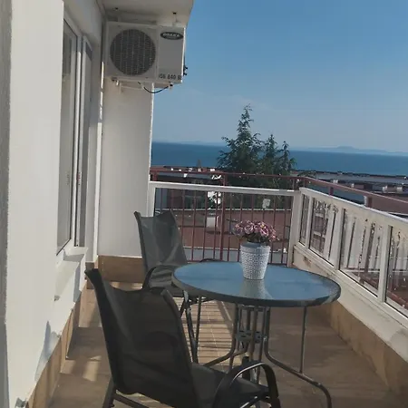 Yana Privilege Elinite Apartman